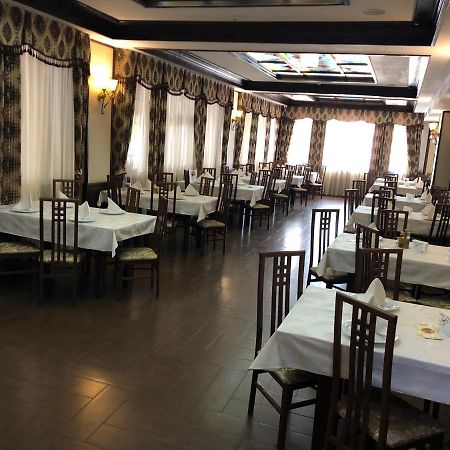 Hotel Onix Роман Екстериор снимка