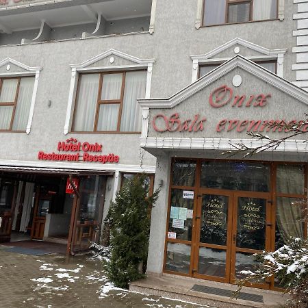 Hotel Onix Роман Екстериор снимка