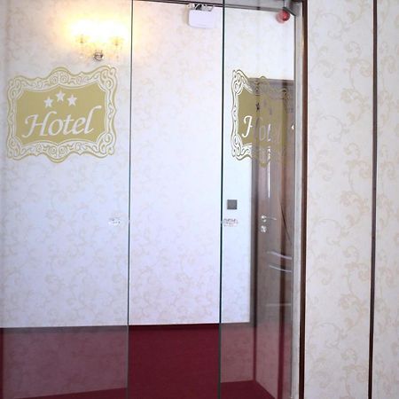 Hotel Onix Роман Екстериор снимка