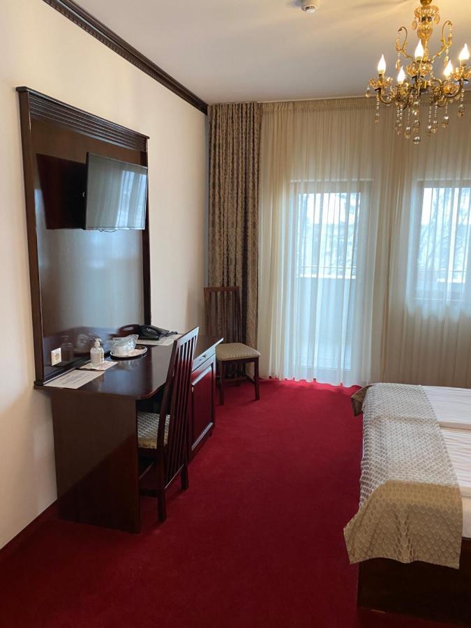Hotel Onix Роман Екстериор снимка