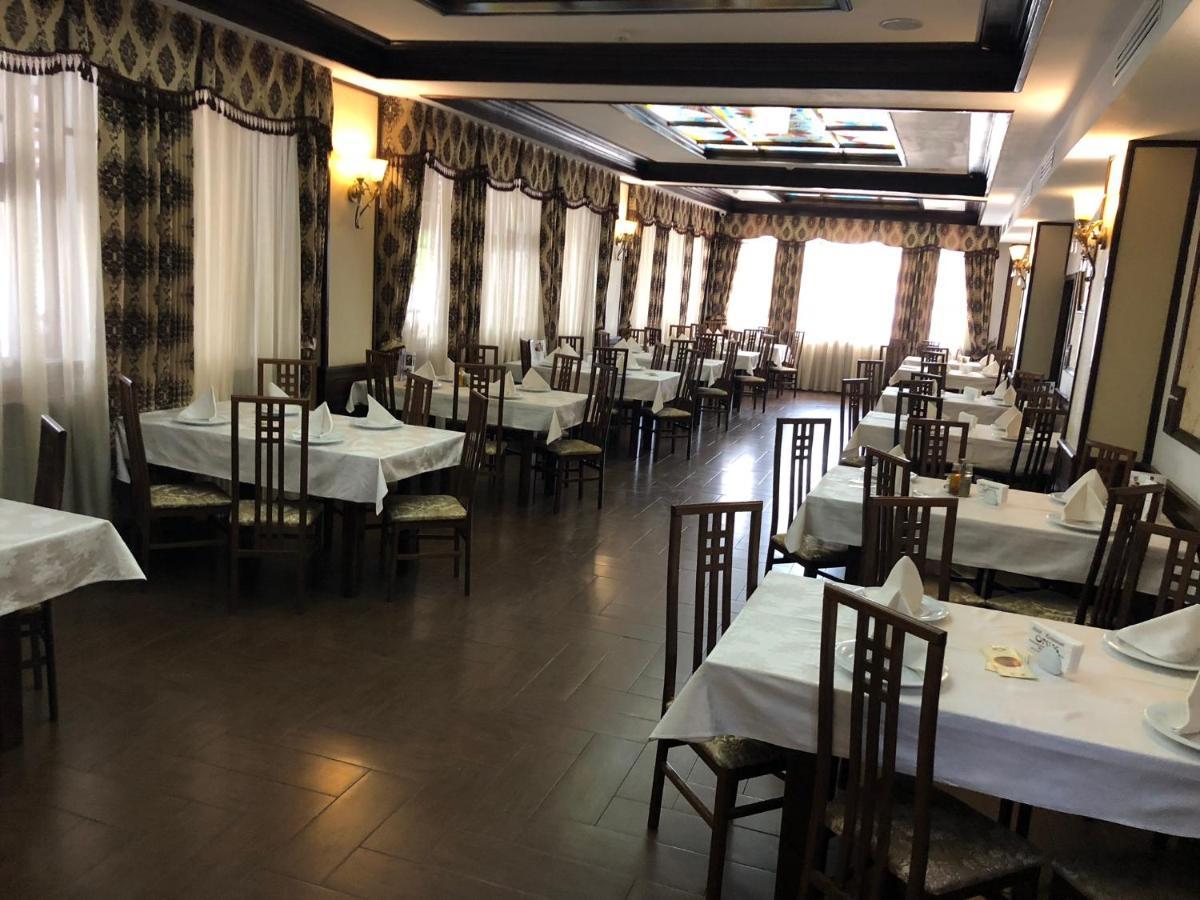 Hotel Onix Роман Екстериор снимка