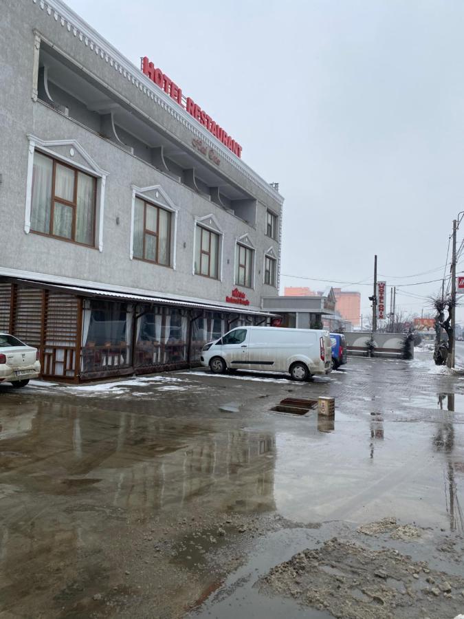 Hotel Onix Роман Екстериор снимка