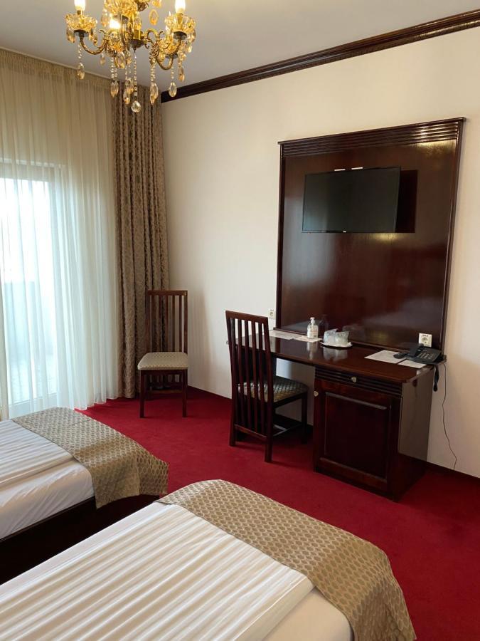 Hotel Onix Роман Екстериор снимка