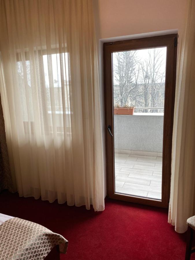 Hotel Onix Роман Екстериор снимка