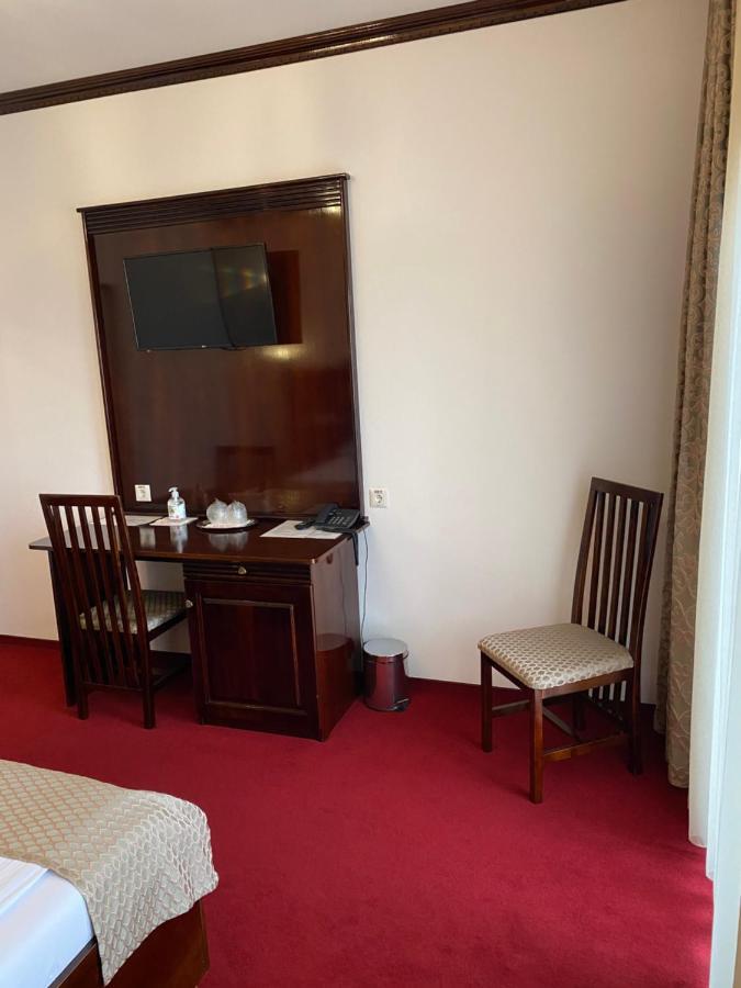 Hotel Onix Роман Екстериор снимка