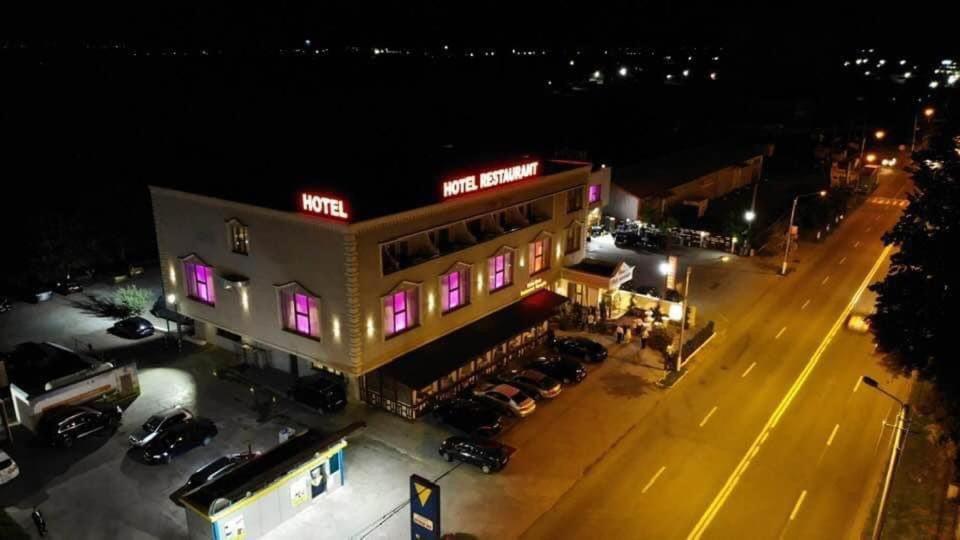 Hotel Onix Роман Екстериор снимка