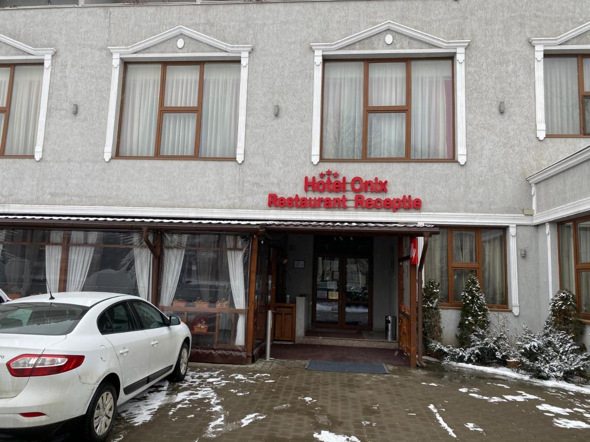 Hotel Onix Роман Екстериор снимка