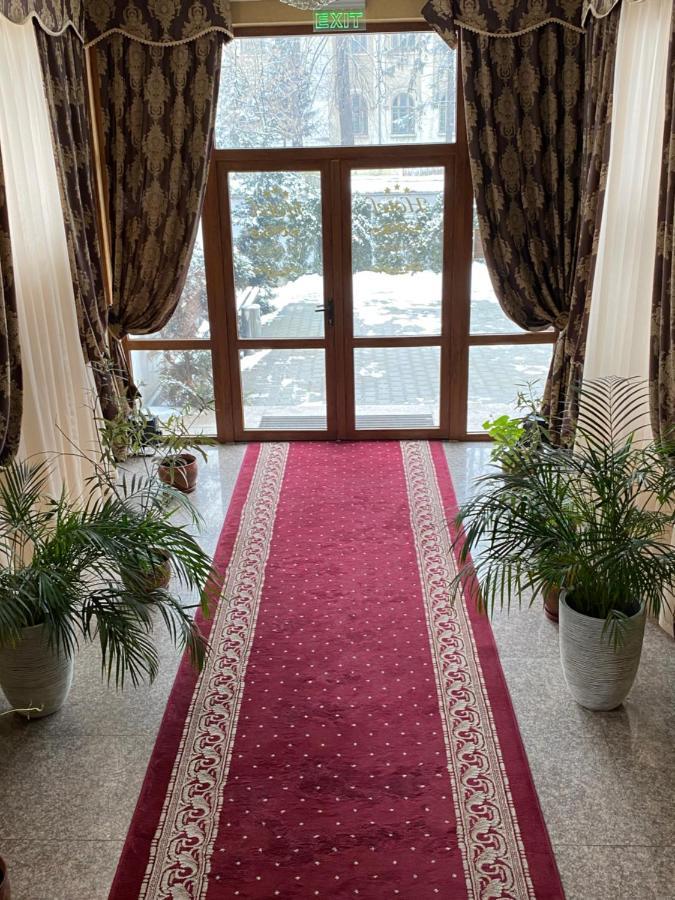 Hotel Onix Роман Екстериор снимка