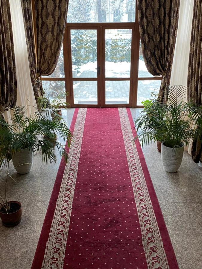 Hotel Onix Роман Екстериор снимка