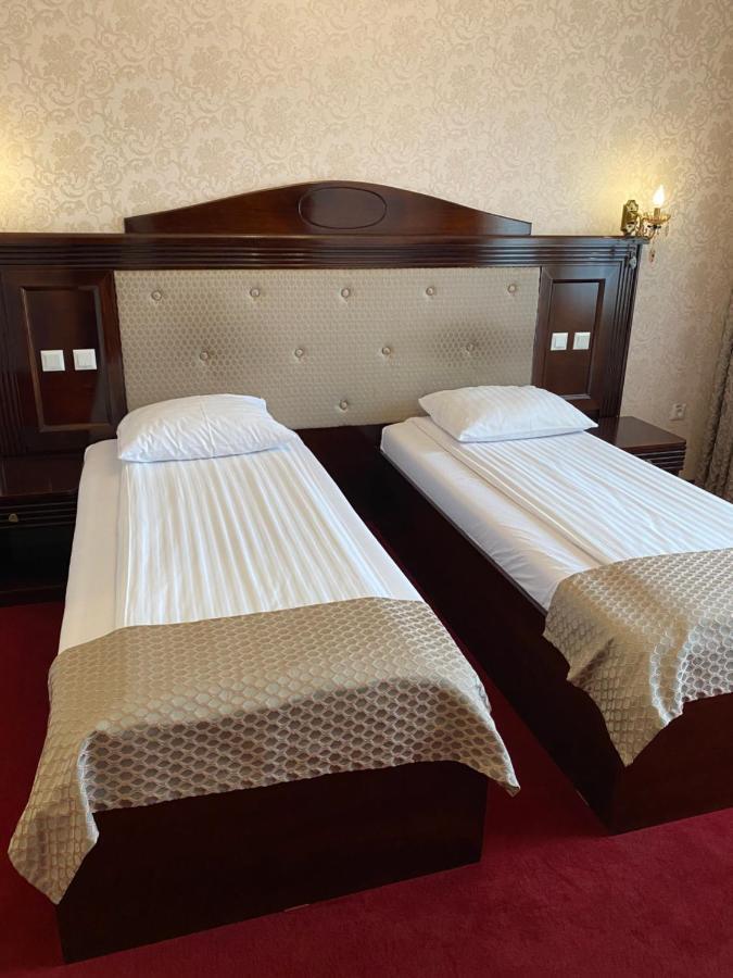 Hotel Onix Роман Екстериор снимка