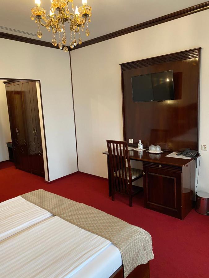 Hotel Onix Роман Екстериор снимка