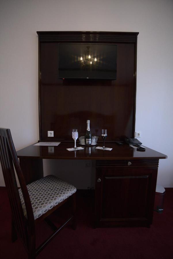 Hotel Onix Роман Екстериор снимка