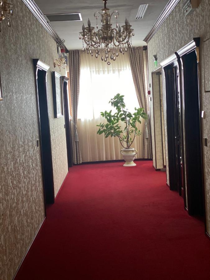 Hotel Onix Роман Екстериор снимка