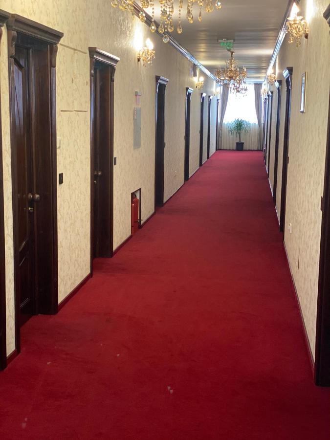 Hotel Onix Роман Екстериор снимка